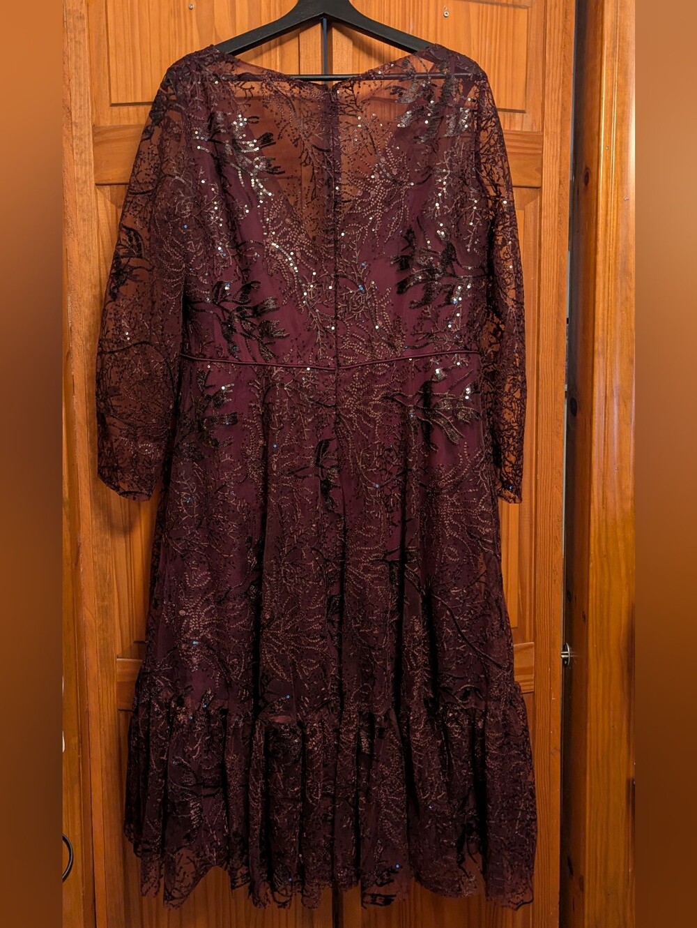 EUC Mac Duggal Deep Burgundy V-Neck Lace Midi Dress - Picture 3 of 7